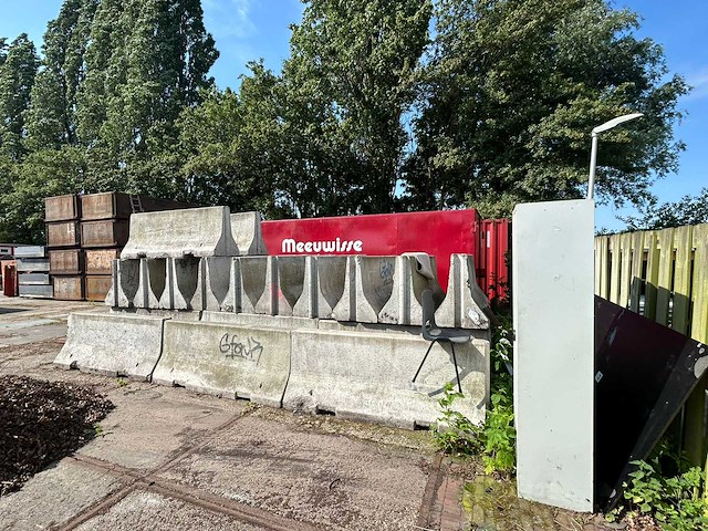 Beton barriers (27x) - afbeelding 4 van  5