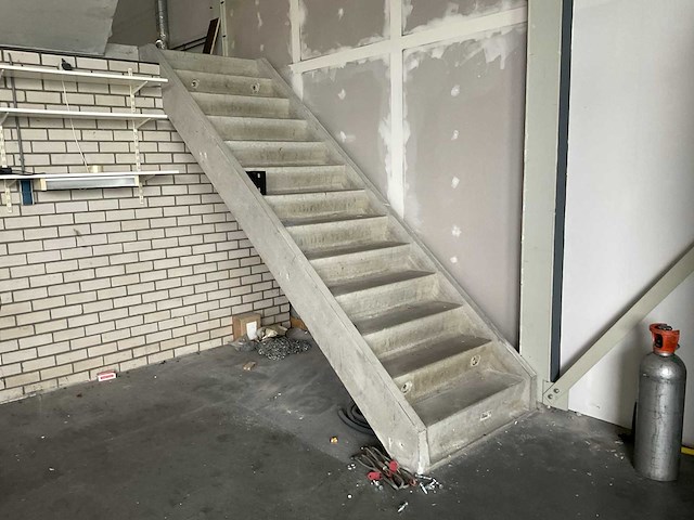 Beton betonnen trap 2 verdiepingen - afbeelding 1 van  17