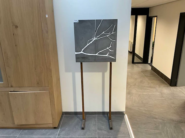 Beton decoratie op metalenstatief - afbeelding 2 van  5