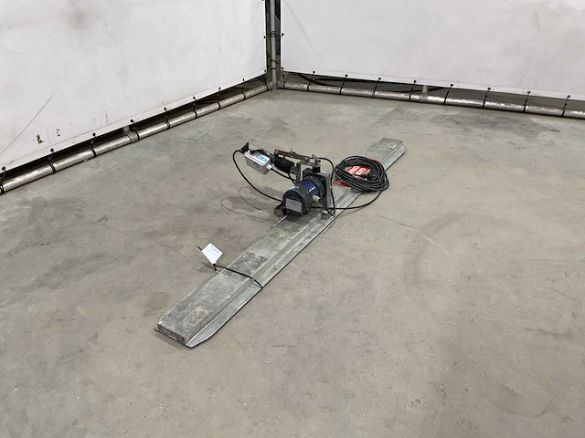 Beton egaliseer machine - afbeelding 1 van  6