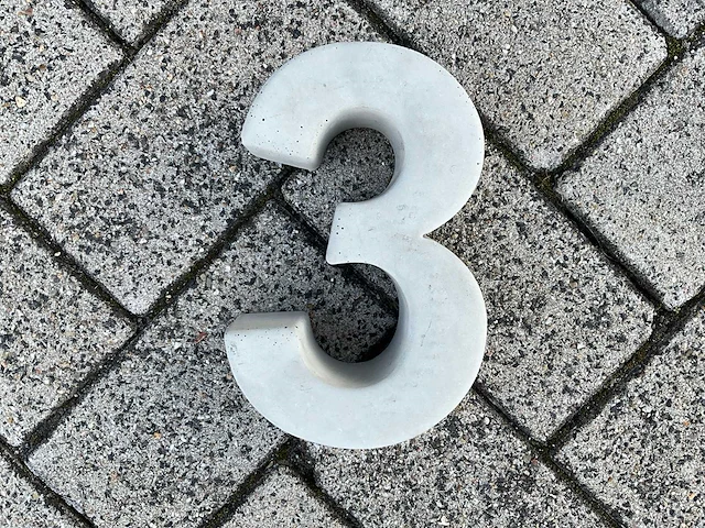 Beton huisnummer 3 klein - afbeelding 1 van  5