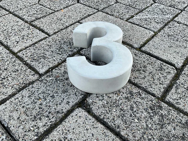 Beton huisnummer 3 klein - afbeelding 4 van  5