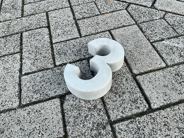 Beton huisnummer 3 klein - afbeelding 3 van  5