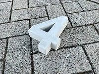 Beton huisnummer 4 klein - afbeelding 3 van  5
