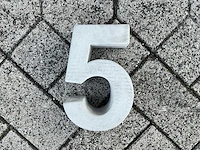 Beton huisnummer 5 klein