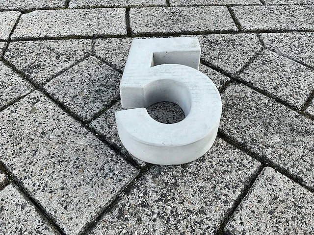 Beton huisnummer 5 klein - afbeelding 4 van  5