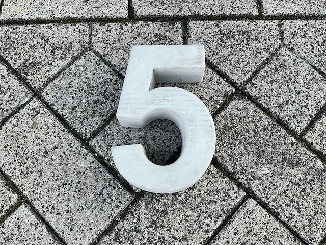Beton huisnummer 5 klein - afbeelding 5 van  5