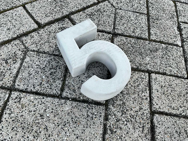Beton huisnummer 5 klein - afbeelding 2 van  5