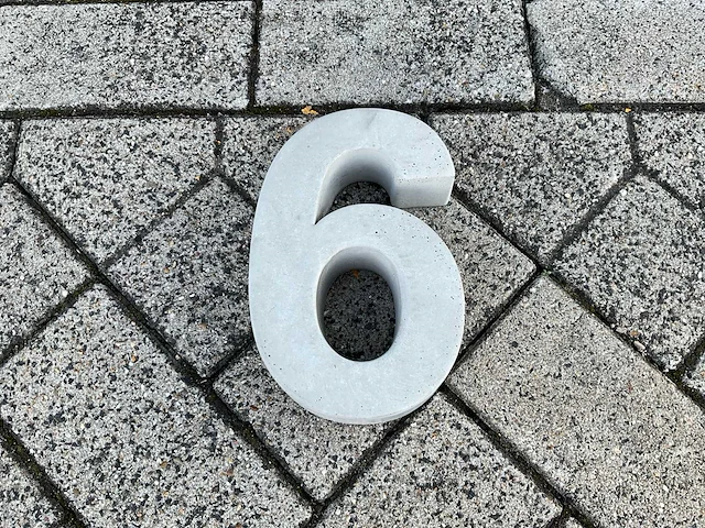 Beton huisnummer 6 klein - afbeelding 5 van  5