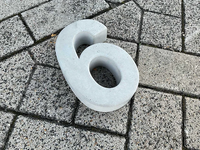 Beton huisnummer 6 klein - afbeelding 2 van  5