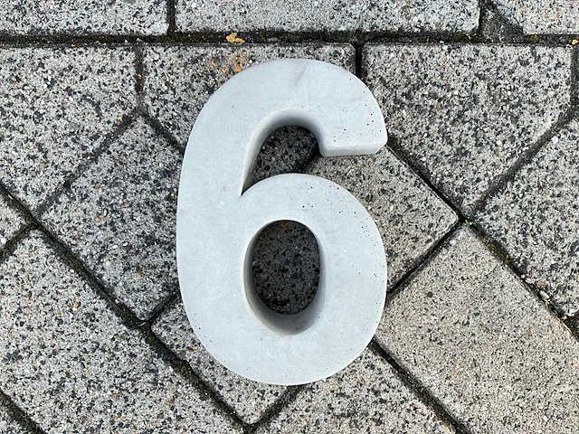 Beton huisnummer 6 klein - afbeelding 1 van  5