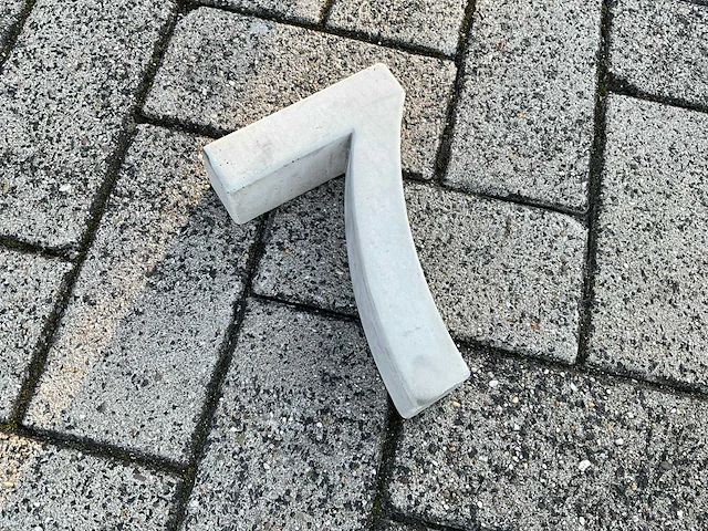 Beton huisnummer 7 klein - afbeelding 2 van  5