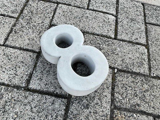 Beton huisnummer 8 klein - afbeelding 1 van  5