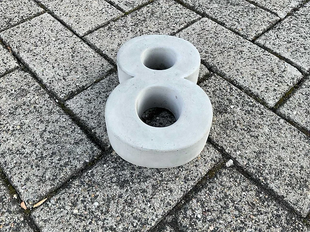 Beton huisnummer 8 klein - afbeelding 3 van  5
