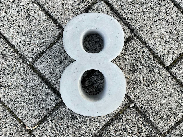 Beton huisnummer 8 klein - afbeelding 5 van  5