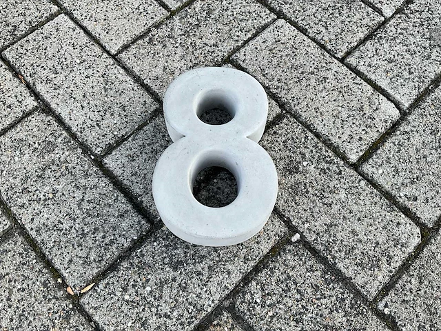Beton huisnummer 8 klein - afbeelding 4 van  5