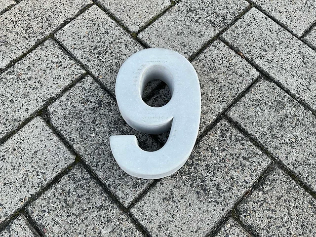 Beton huisnummer 9 klein - afbeelding 5 van  5