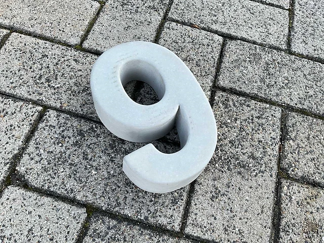 Beton huisnummer 9 klein - afbeelding 1 van  5
