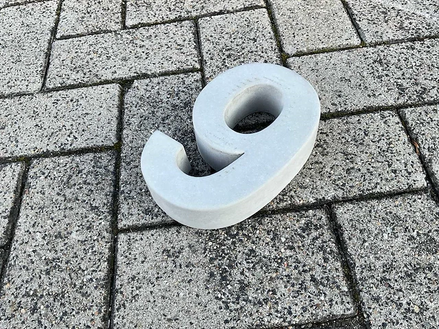 Beton huisnummer 9 klein - afbeelding 2 van  5