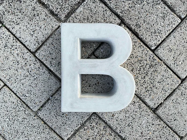 Beton letter b groot - afbeelding 1 van  5