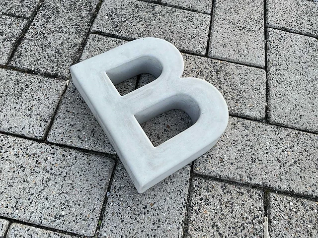 Beton letter b groot - afbeelding 2 van  5