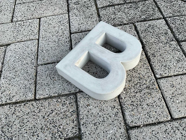 Beton letter b groot - afbeelding 3 van  5