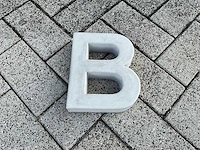 Beton letter b groot - afbeelding 5 van  5