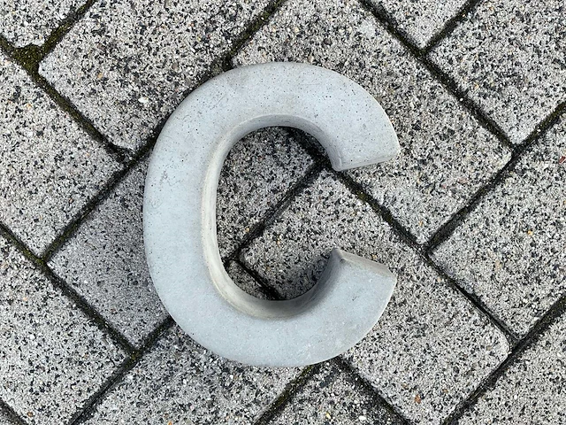 Beton letter c groot - afbeelding 1 van  5