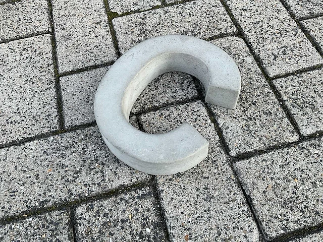 Beton letter c groot - afbeelding 3 van  5
