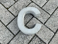 Beton letter c groot - afbeelding 5 van  5