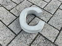 Beton letter c groot - afbeelding 4 van  5