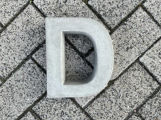 Beton letter d groot - afbeelding 1 van  5