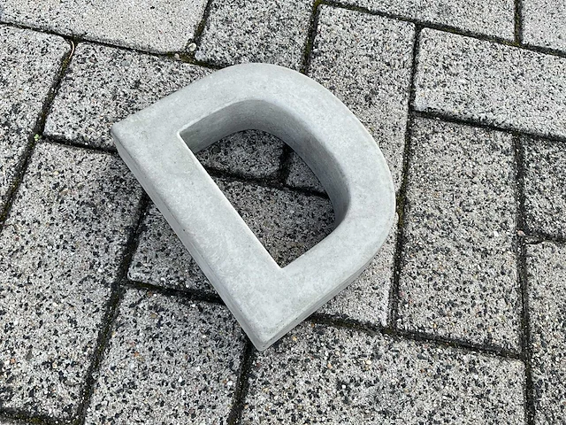 Beton letter d groot - afbeelding 4 van  5