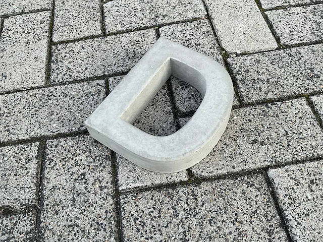 Beton letter d groot - afbeelding 5 van  5