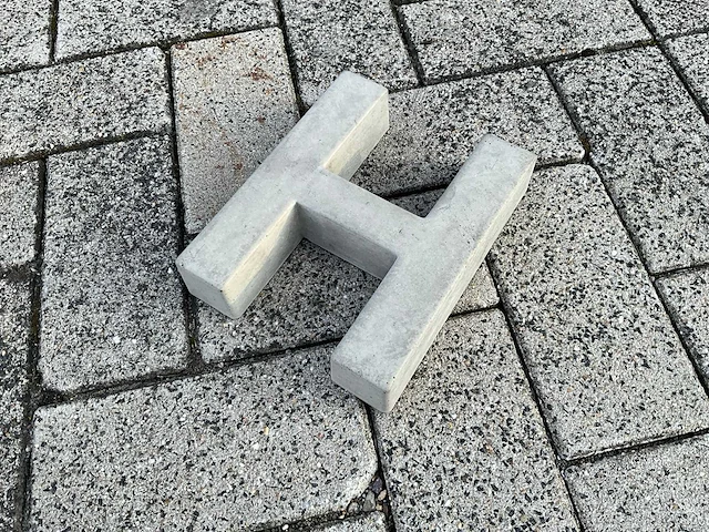 Beton letter h groot - afbeelding 3 van  5