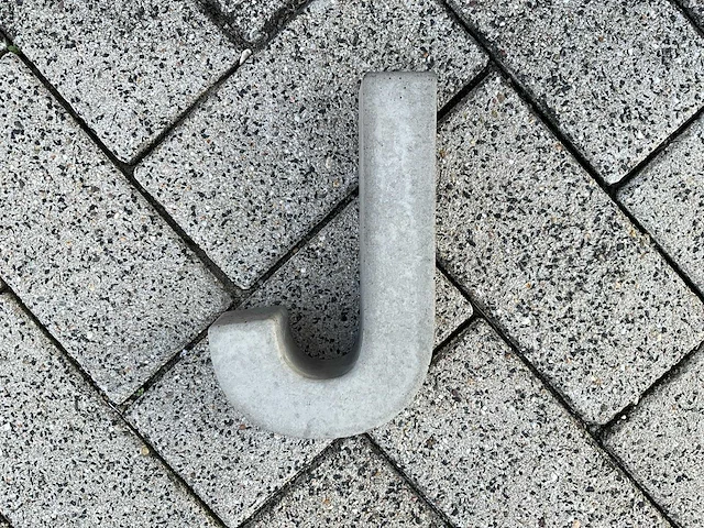 Beton letter j groot - afbeelding 1 van  5