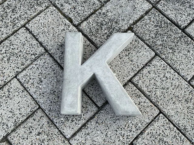 Beton letter k groot - afbeelding 5 van  5