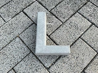 Beton letter l groot - afbeelding 5 van  5