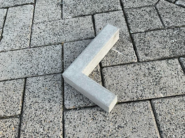Beton letter l groot - afbeelding 4 van  5