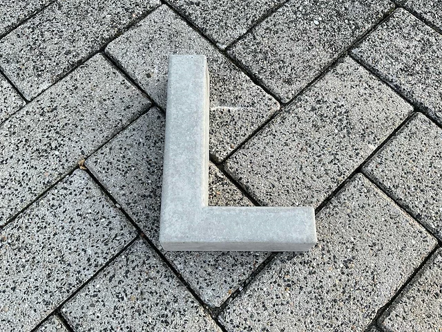 Beton letter l groot - afbeelding 3 van  5