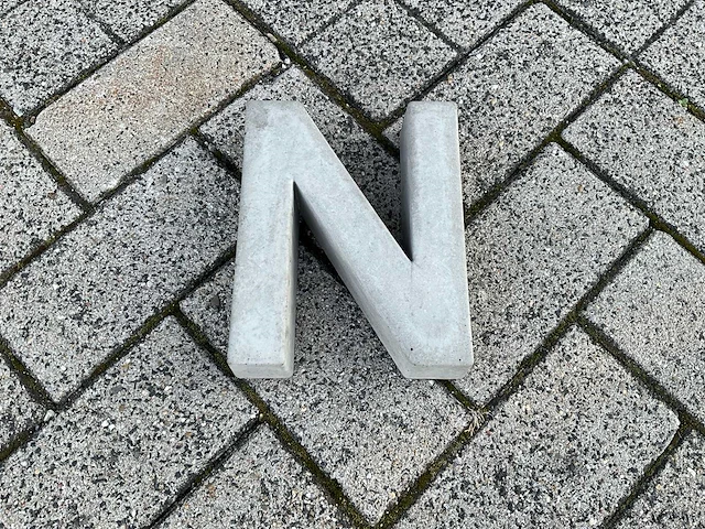 Beton letter n groot - afbeelding 5 van  5