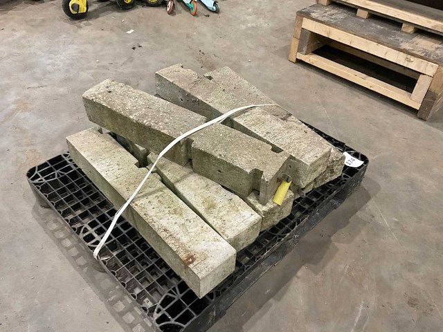 Beton paal (7x) - afbeelding 1 van  3