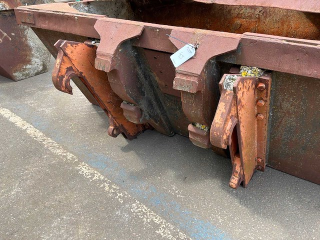 Beton stortbak - afbeelding 1 van  3