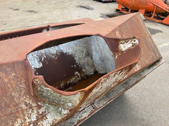 Beton stortbak - afbeelding 5 van  5