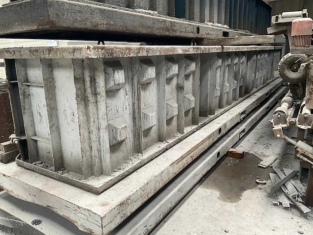 Betonblokmal "lego" 160x80x80 (c) - afbeelding 1 van  4