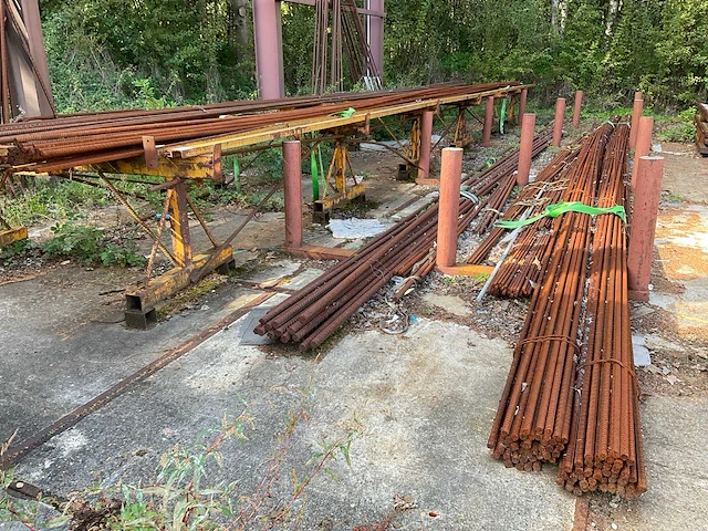 Betonijzer op transportbaan - afbeelding 2 van  8