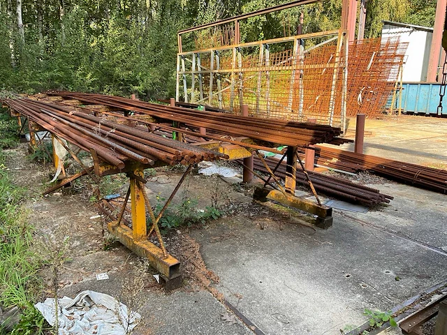 Betonijzer op transportbaan - afbeelding 3 van  8