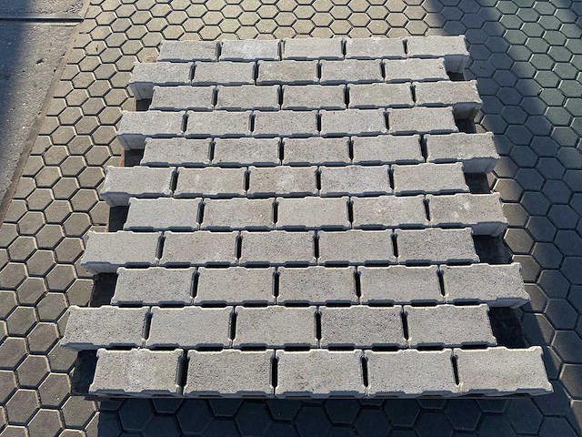 Betonklinkers (ca. 46,85m2) - afbeelding 4 van  4