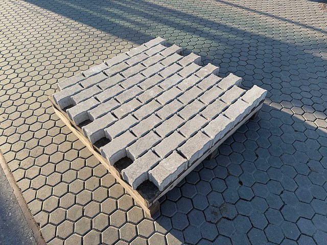 Betonklinkers (ca. 93,70m2) - afbeelding 2 van  4
