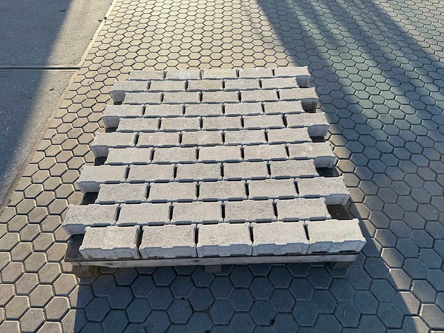 Betonklinkers (ca. 93,70m2) - afbeelding 3 van  4